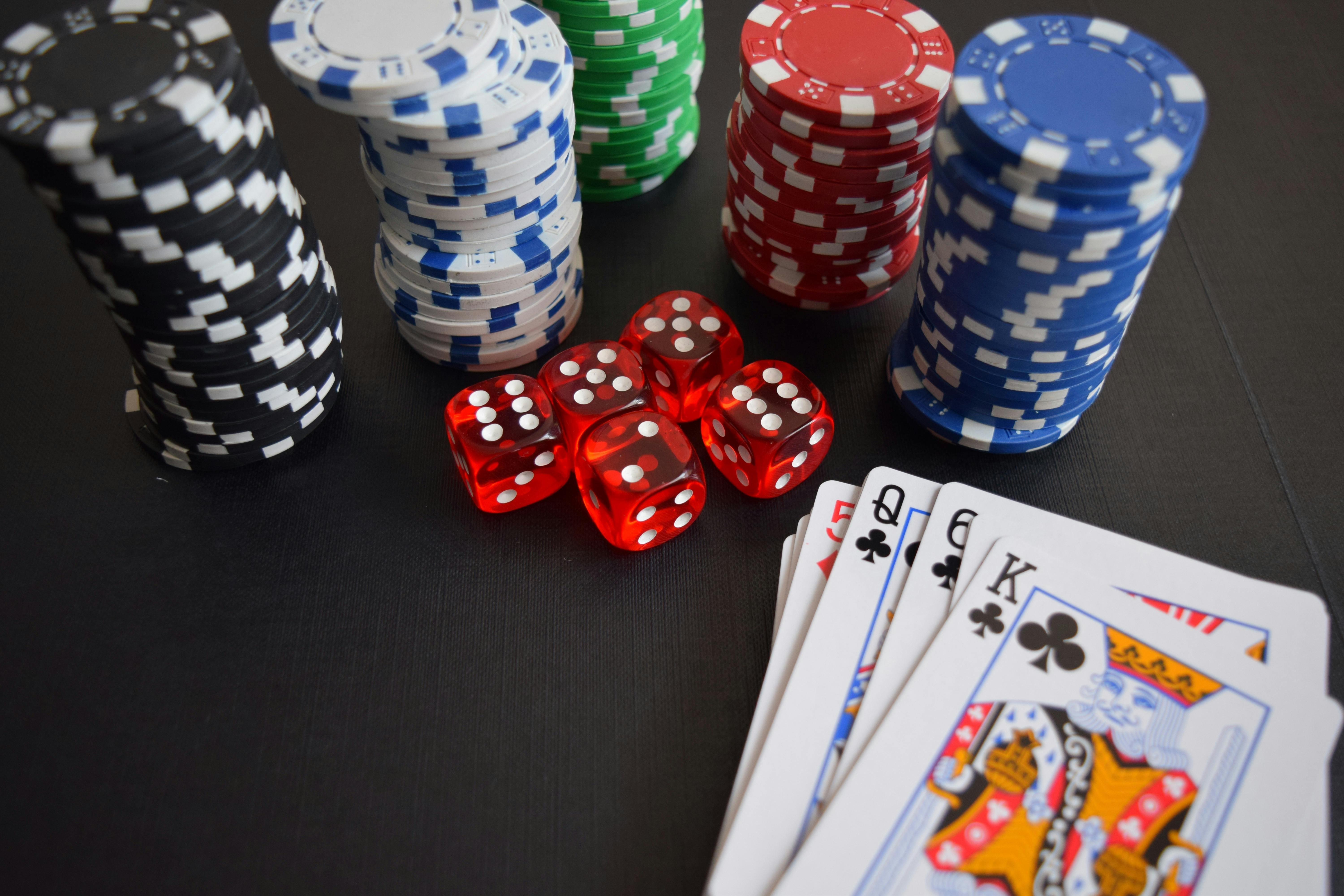 Meja kasino langsung dengan dealer profesional