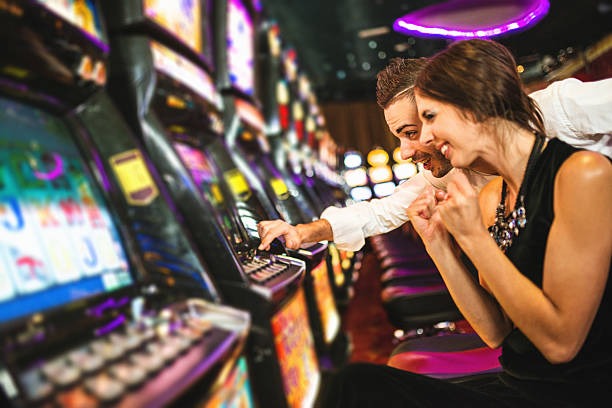 Layar permainan Lightning Baccarat paytogel dengan dealer langsung dan panel taruhan